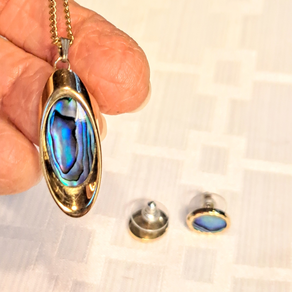 Vintage Elegant Paua Shell Pendant Necklace and Earring Set